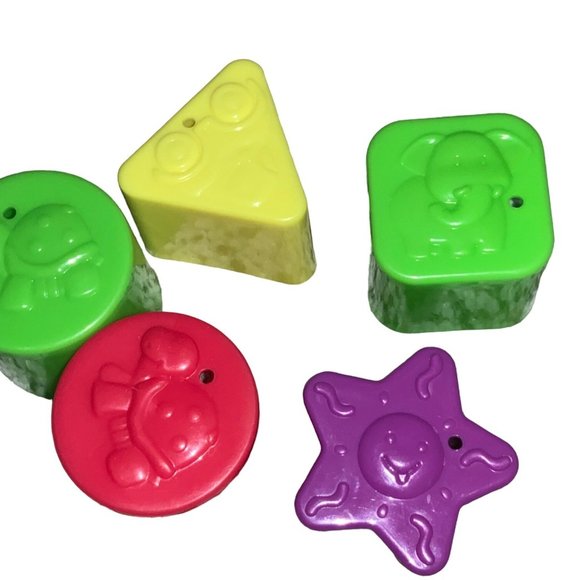 Fisher Price Sort And Spill Learning Truck with Sounds, Songs, & Phrases - Picture 8 of 11